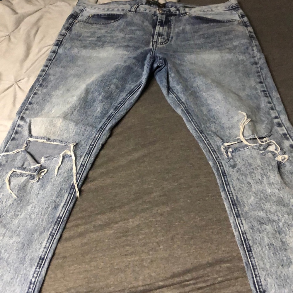 jeans with holes in knees